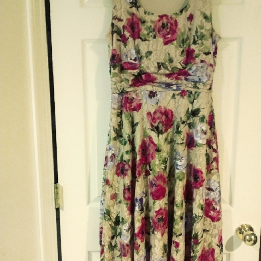 Midi Dress size medium sleeveless stretchy Beige background with floral.